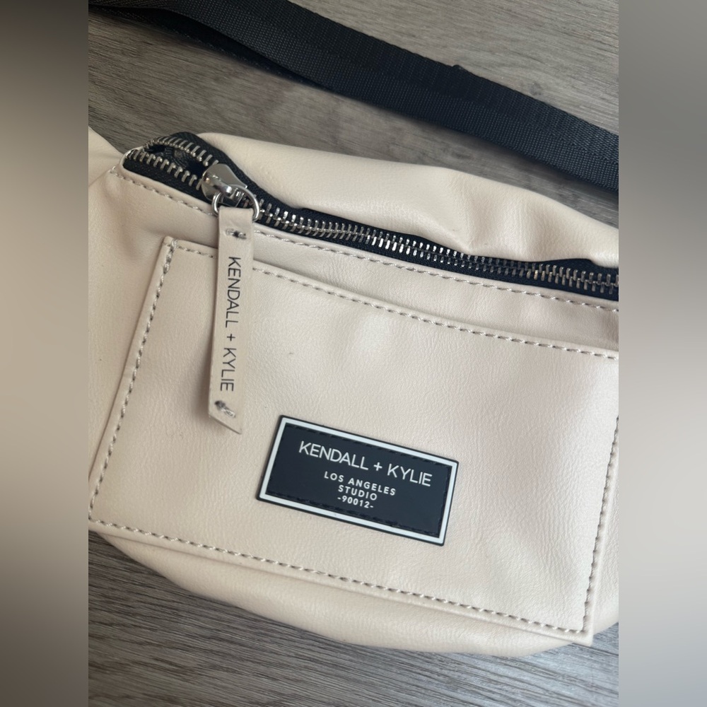 Kendall & Kylie Beige Fanny Pack Belt Bag - Picture 2 of 6